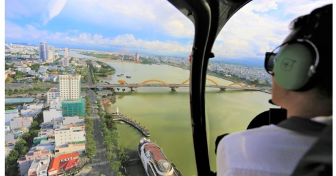 Du khách hào hứng lần đầu trải nghiệm ngắm Đà Nẵng từ trên cao